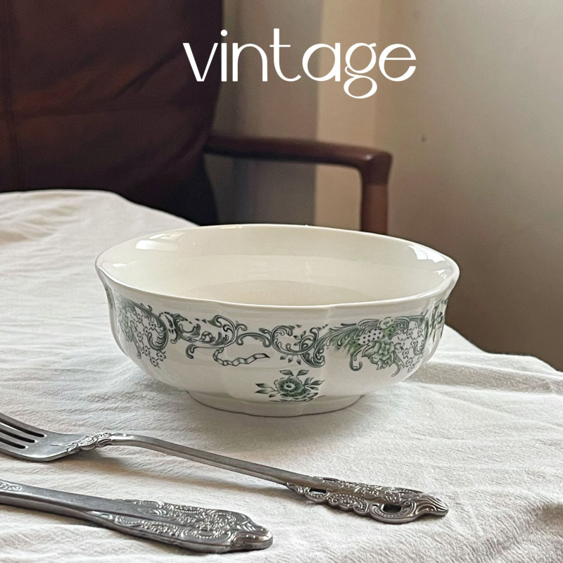 Florális mintázatú kerámia étkészlet, retro kerek kialakítás, mikrohullámú sütőben használható.