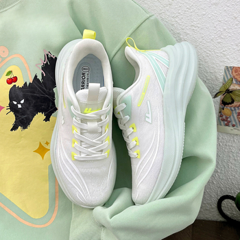 Moteriški lengvi kasdieniai sportbačiai su dirbtiniu pūku viršutiniu, EVA padas, raišteliai, žemas viršus