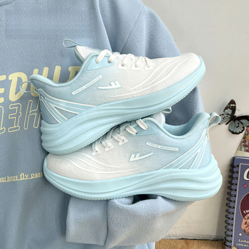 Moteriški lengvi kasdieniai sportbačiai su dirbtiniu pūku viršutiniu, EVA padas, raišteliai, žemas viršus