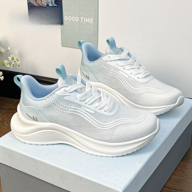 Moteriški lengvi kasdieniai sportbačiai su dirbtiniu pūku viršutiniu, EVA padas, raišteliai, žemas viršus