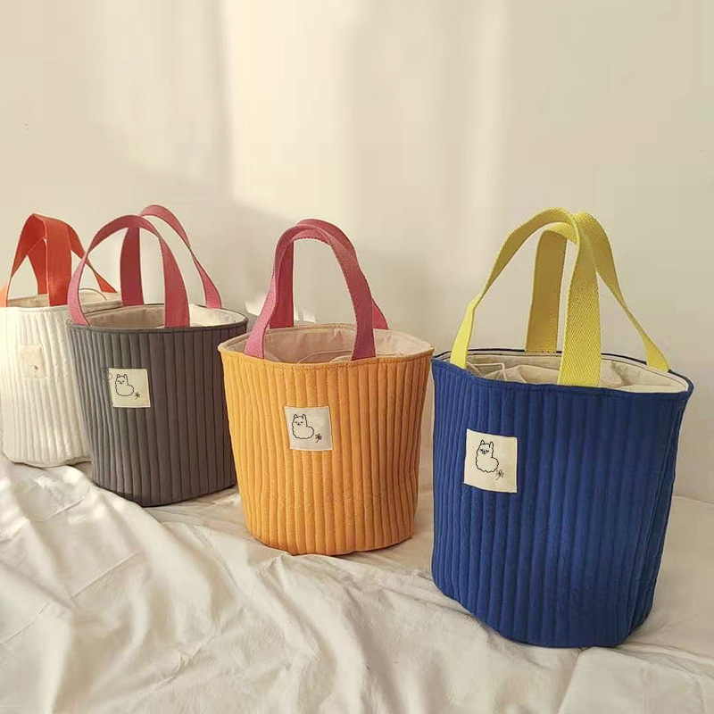 Ženska platnena crossbody torba, mala okrugla quiltirana torba s šnimom za zatvaranje i džepom za telefon