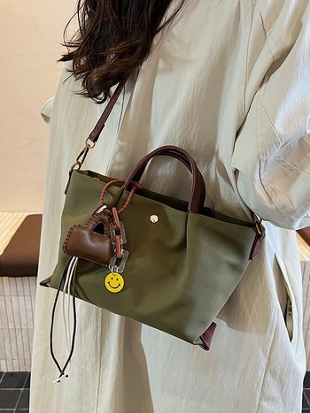 Nylon torba bucket stil s zatvaračem na zip, PU podstava, gradski minimalistički stil, s jednim ramenskim remenom, za svakodnevnu upotrebu, Zima 2025