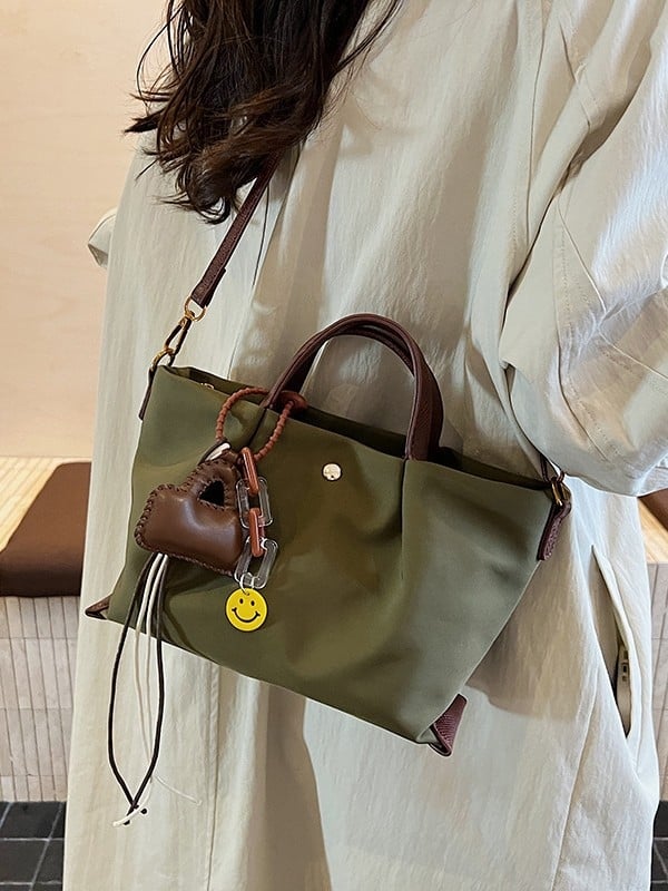 Nylon torba bucket stil s zatvaračem na zip, PU podstava, gradski minimalistički stil, s jednim ramenskim remenom, za svakodnevnu upotrebu, Zima 2025