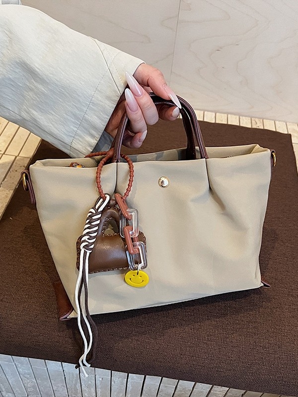 Nylon torba bucket stil s zatvaračem na zip, PU podstava, gradski minimalistički stil, s jednim ramenskim remenom, za svakodnevnu upotrebu, Zima 2025