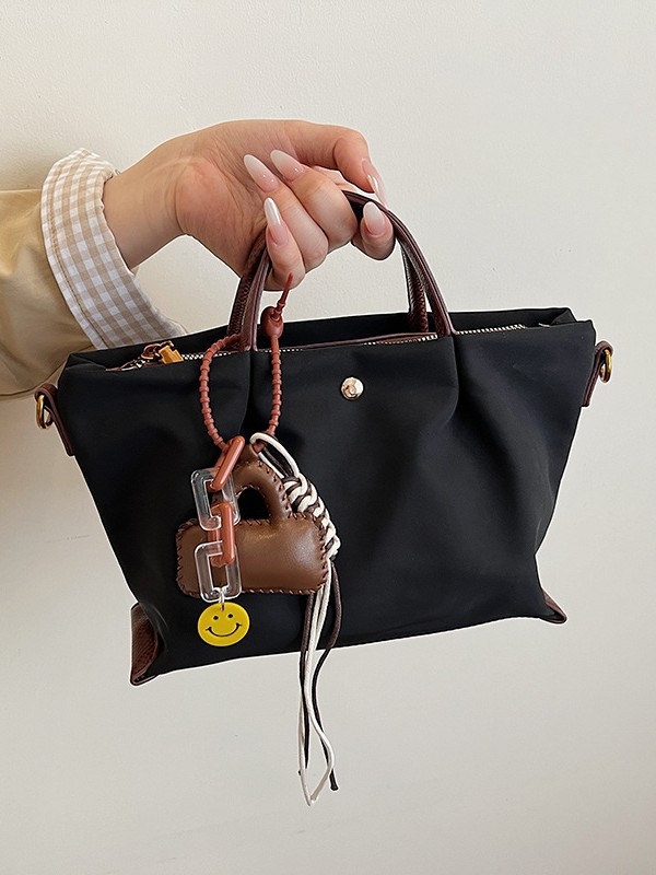 Nylon torba bucket stil s zatvaračem na zip, PU podstava, gradski minimalistički stil, s jednim ramenskim remenom, za svakodnevnu upotrebu, Zima 2025