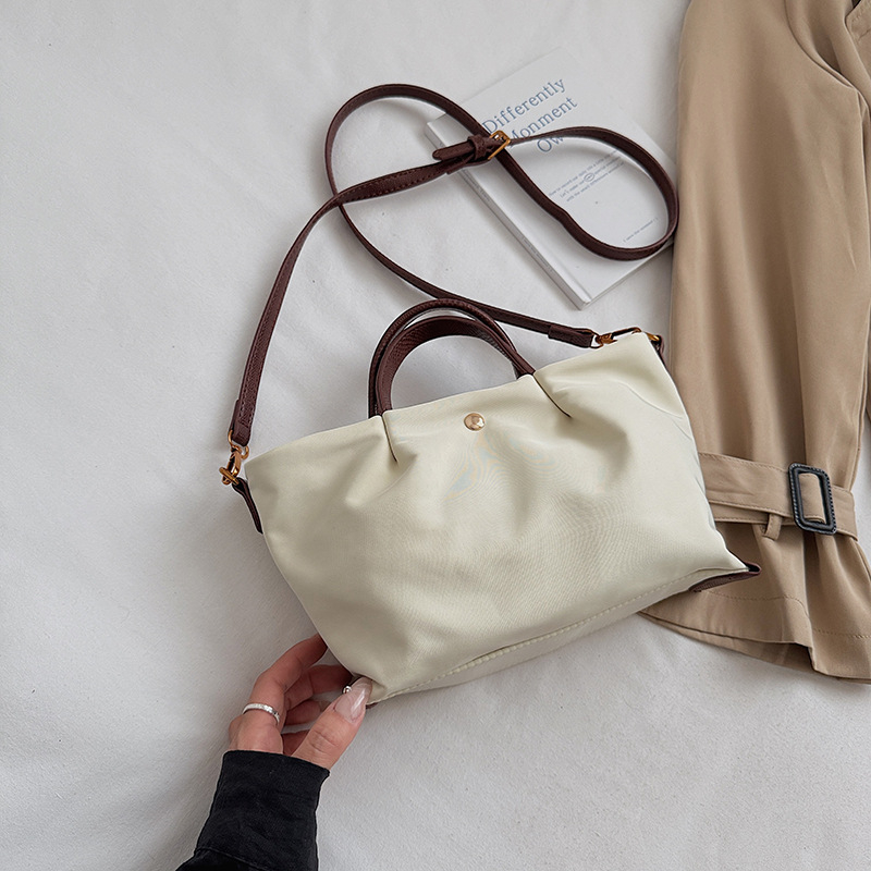 Nylon torba bucket stil s zatvaračem na zip, PU podstava, gradski minimalistički stil, s jednim ramenskim remenom, za svakodnevnu upotrebu, Zima 2025