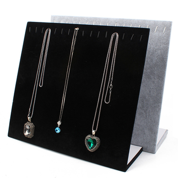 Stolný výstavný stojan na šperky: stojan na náušnice, náhrdelníky a náramky, z hustej dosky s flanelovým krytím, tvaru L, jednovrstvový, umelecký štýl