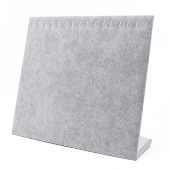 Stolný výstavný stojan na šperky: stojan na náušnice, náhrdelníky a náramky, z hustej dosky s flanelovým krytím, tvaru L, jednovrstvový, umelecký štýl