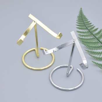 Suport metalic pentru ornamente din cristal, suport de expunere pentru grupuri de cristale și fosile, stil modern minimalist, finisaj electroplacat, personalizare disponibilă