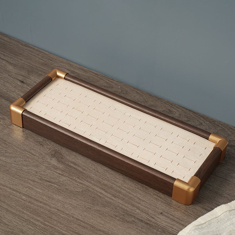 Fedéllel ellátott tömörfa gyűrűk bemutató tál, tömörfa ékszertartó, fejlett forma, összeillesztett kivitelezés, luxus stílus