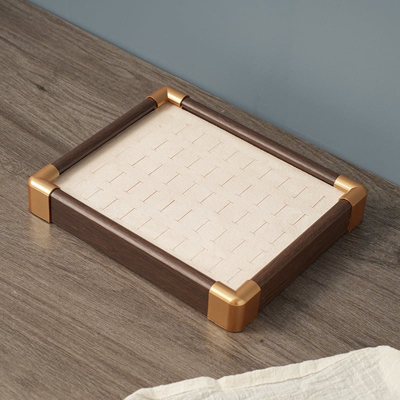 Fedéllel ellátott tömörfa gyűrűk bemutató tál, tömörfa ékszertartó, fejlett forma, összeillesztett kivitelezés, luxus stílus