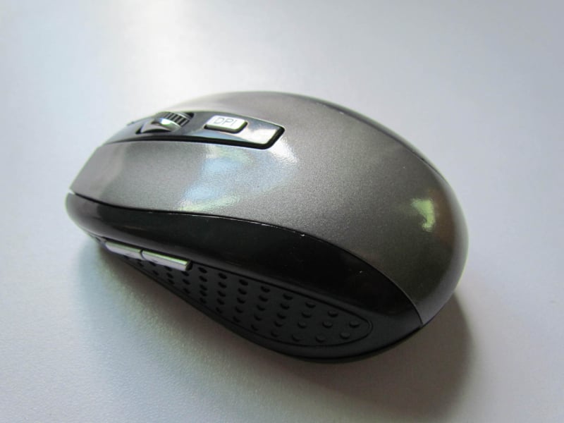 Bežična miška s 2,4 GHz povezivanjem, USB sučelje, 1200 DPI, 6 tipki, kompatibilna s prijenosnim računalima