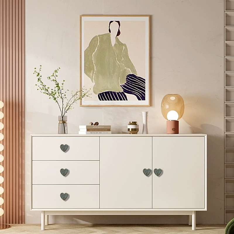 Držač u obliku srca za namještaj | od cinkovog legura, moderni minimalistički stil | za ladice, ormar, ormarić i kupaonica | model 8885, elektroplatiranje