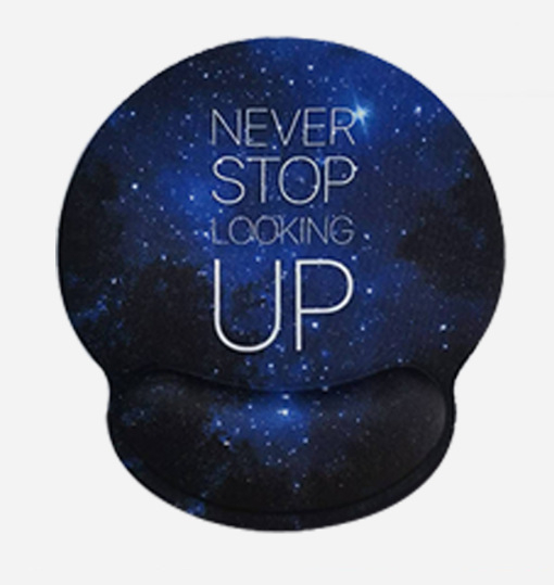 Gumená podložka pod zápästie na kancelársku klávesnicu – kreslený štýl, jednostranná, ručne vyrobená, prispôsobiteľná