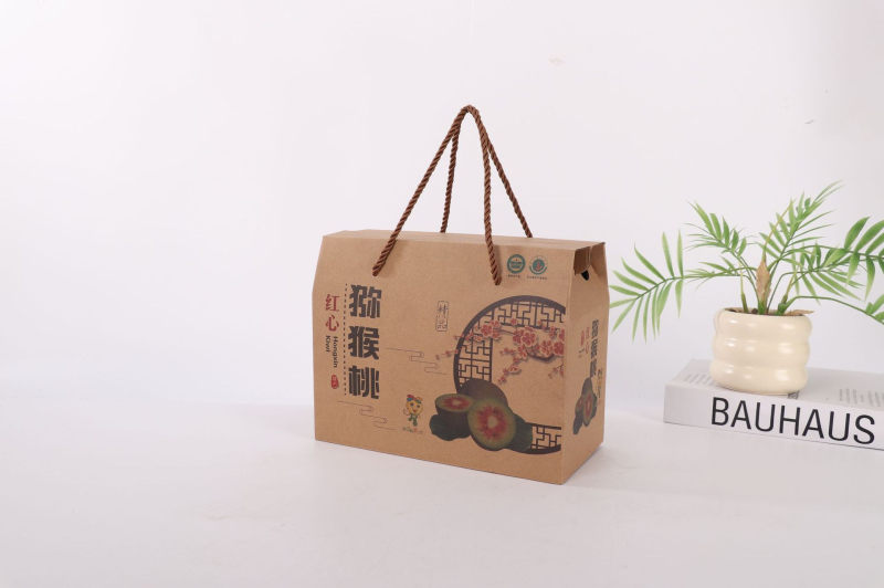 Gyümölcs- és ajándékdobozok hullámkartonból, ofszetnyomtatás és forró hímzés; logó nélkül; anyag: karton