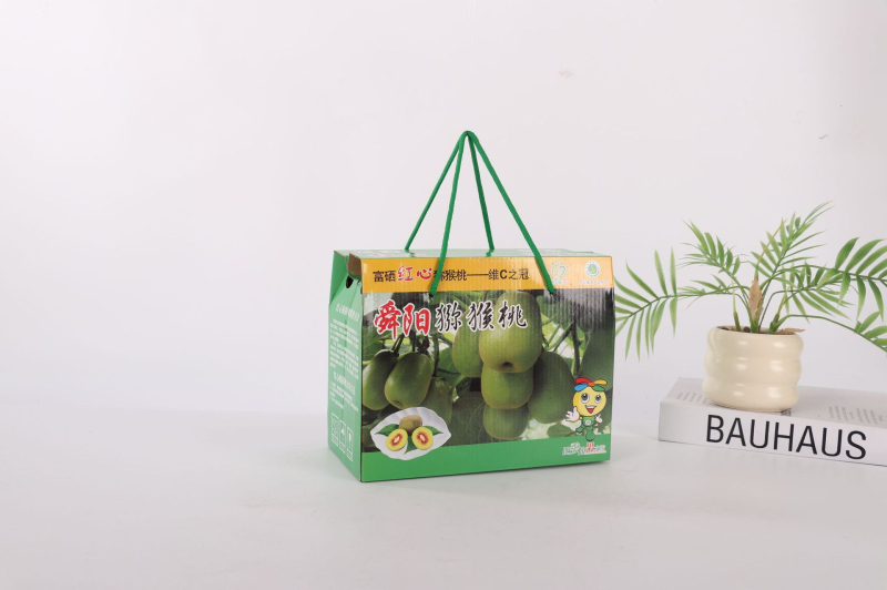 Gyümölcs- és ajándékdobozok hullámkartonból, ofszetnyomtatás és forró hímzés; logó nélkül; anyag: karton