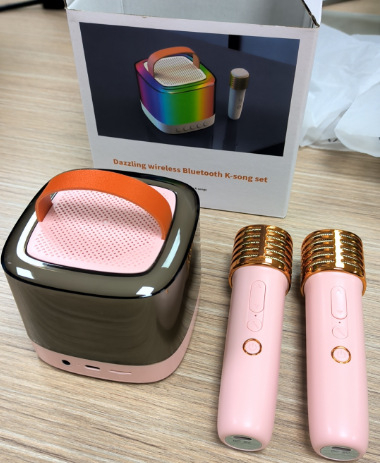 Difuzor Bluetooth cu microfon karaoke încorporat – Bluetooth 5.3, 6W, baterie 1200–2000mAh, interval de frecvențe 20Hz–20kHz, SNR ≥70dB