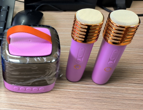 Difuzor Bluetooth cu microfon karaoke încorporat – Bluetooth 5.3, 6W, baterie 1200–2000mAh, interval de frecvențe 20Hz–20kHz, SNR ≥70dB