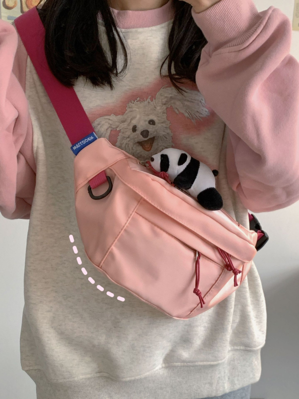 Ženska crossbody torba sa zatvaračem, kompozitni materijal, podstava od poliestera, unutarnji džepovi za telefon i identifikacijsku karticu