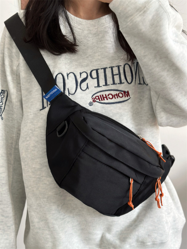 Ženska crossbody torba sa zatvaračem, kompozitni materijal, podstava od poliestera, unutarnji džepovi za telefon i identifikacijsku karticu