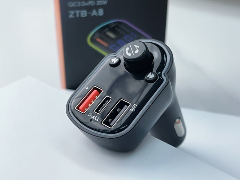 A8-A18 Autós Bluetooth lejátszó PD 3.1A töltő, két USB, FM adó, Monokróm kijelző