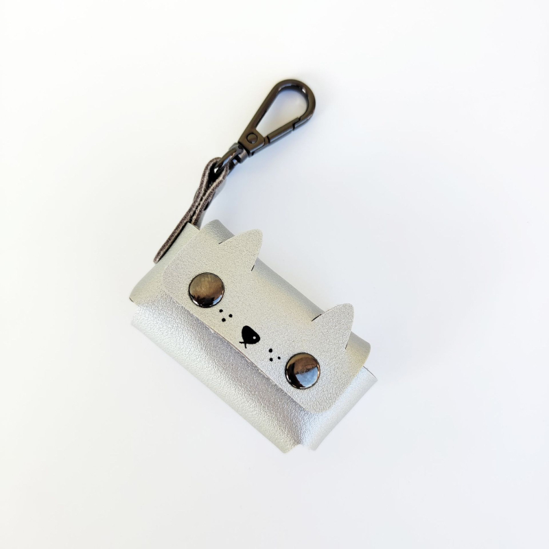 Δερμάτινος φορητός διανομέας σακουλών αποβλήτων κατοικίδίων με καρτούν σχήμα και επίπεδο στόμιο