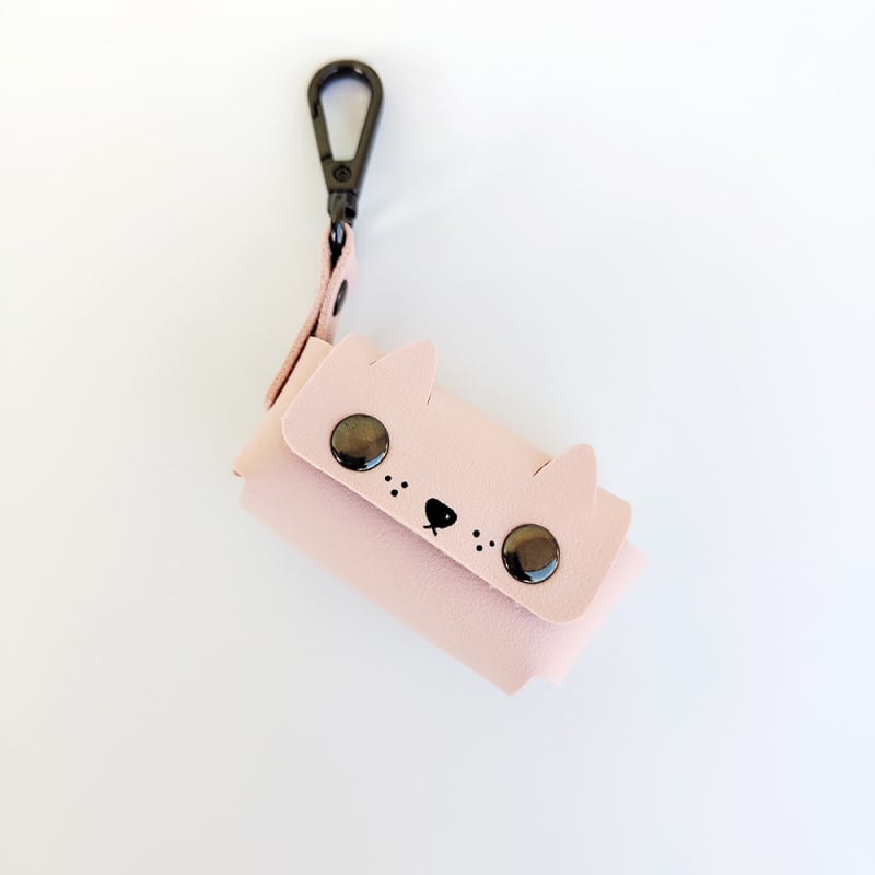 Δερμάτινος φορητός διανομέας σακουλών αποβλήτων κατοικίδίων με καρτούν σχήμα και επίπεδο στόμιο