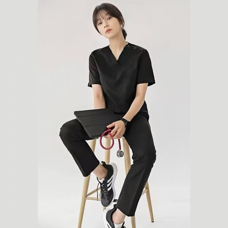 Unisex medicinski scrubs kratkih rukava s V‑dekolteom, poliester 90–95%, antistatički