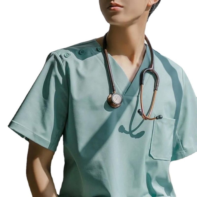 Дамски медицински работен костюм, две части: памук 95%+, къс ръкав риза и панталони, полуотворена яка, средна дължина