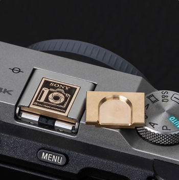Metalni poklopac za hot shoe za Sony bez zrcala (ZV-E10, A6400, A6000, A9) – izrađeno po narudžbi