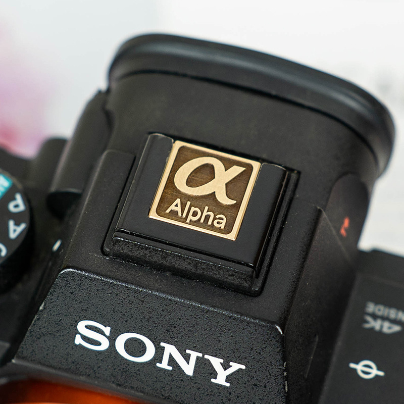 Metalni poklopac za hot shoe za Sony bez zrcala (ZV-E10, A6400, A6000, A9) – izrađeno po narudžbi