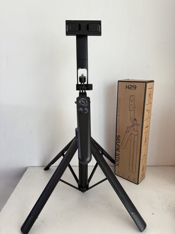 H29 Četru kāju tiešraides statīvs no ABS un alumīnija sakausējuma, universālais tālruņa turētājs, Bluetooth tālvadības pults, attēla stabilizācija, LED apgaisojums