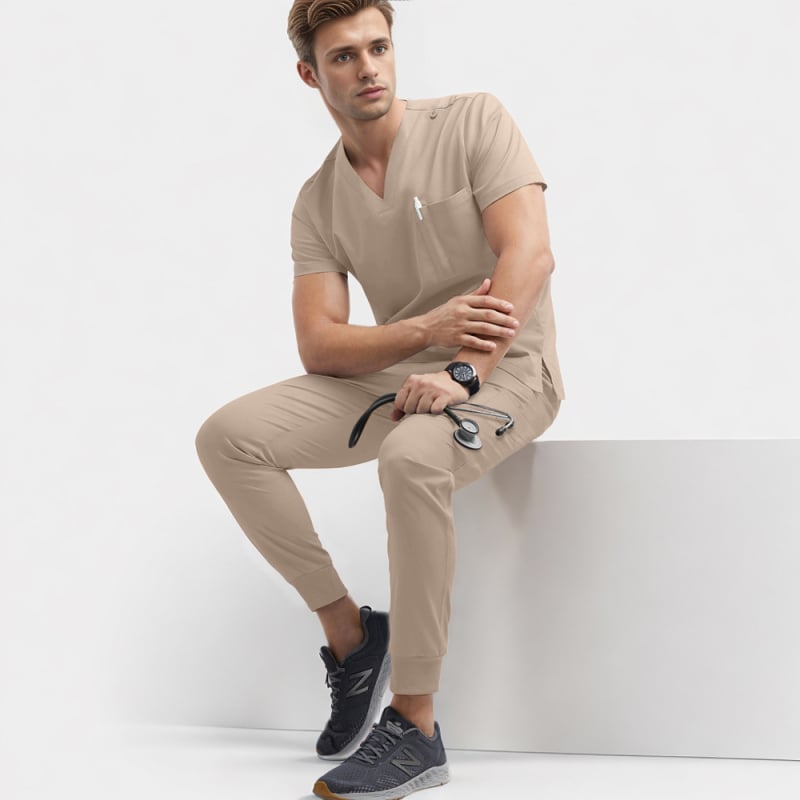 Унисекс медицински комплект: бързосъхнеща влагоотвеждаща материя, топ с V-образно деколте и къс ръкав + панталони, полиестер/еластан