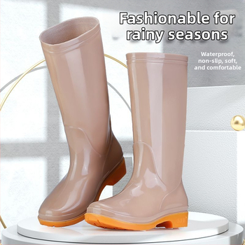 Moteriški PVC lietaus batai, aukštas viršutinis, žemas kulnas 1-3 cm, storas padas, neslidūs, užsegimas slip-on