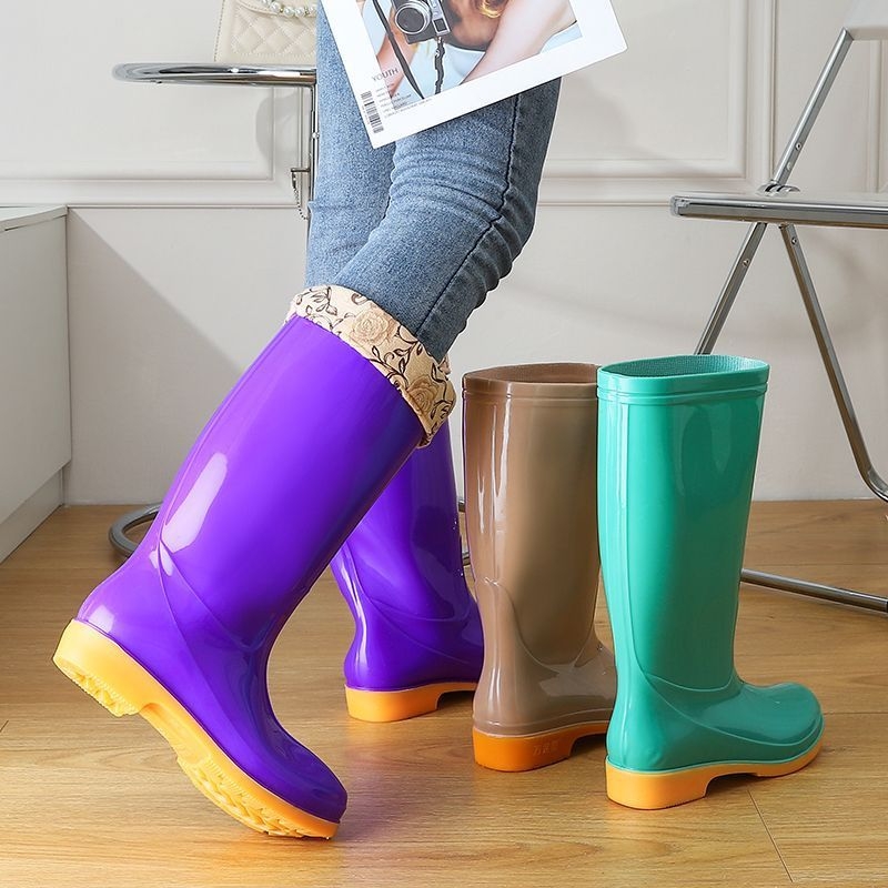 Moteriški PVC lietaus batai, aukštas viršutinis, žemas kulnas 1-3 cm, storas padas, neslidūs, užsegimas slip-on