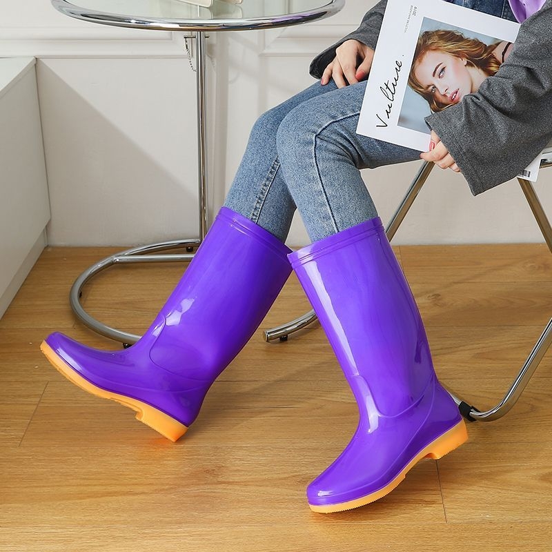 Moteriški PVC lietaus batai, aukštas viršutinis, žemas kulnas 1-3 cm, storas padas, neslidūs, užsegimas slip-on