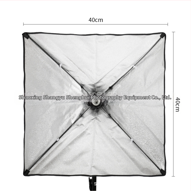 Fotografická osvetľovacia súprava so softboxom tvaru dážnika a rýchlospojkou na jednolampový systém; Model SHB-001; Materiály: Oxford taška; Obsahuje: softbox, mäkká látka, taška; CE certifikát; Hmotnosť 0.7 kg