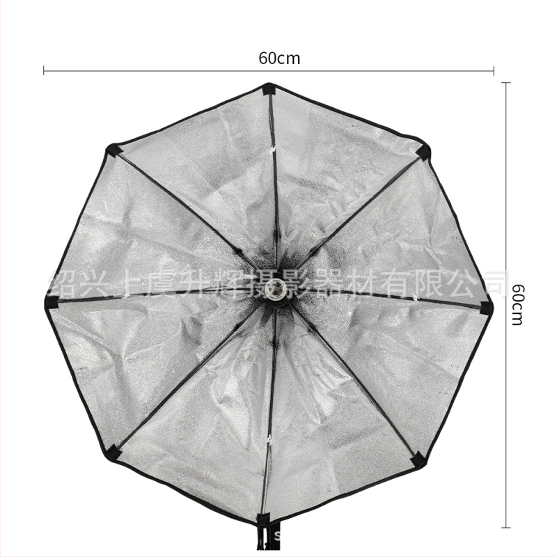 Fotografická osvetľovacia súprava so softboxom tvaru dážnika a rýchlospojkou na jednolampový systém; Model SHB-001; Materiály: Oxford taška; Obsahuje: softbox, mäkká látka, taška; CE certifikát; Hmotnosť 0.7 kg