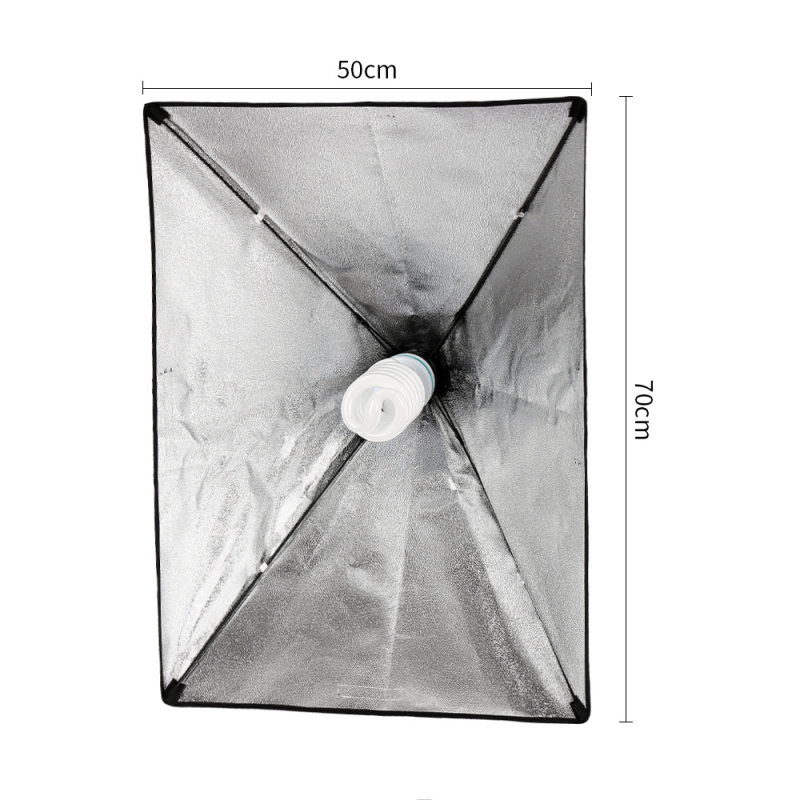 Fotografijos apšvietimo komplektas su skėtį primenančiu softbox ir greitu viengubos lempos galvos tvirtinimu; Modelis SHB-001; Medžiagos: Oxford krepšys; Komplektuose: softbox, minkšta audinys, krepšys; CE sertifikatas; Svoris 0.7 kg