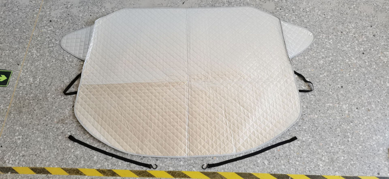Navlaka za prednje staklo auta – aluminijska folija, ojačani dizajn za četiri sezone, univerzalna kompatibilnost, težina 0,42 kg