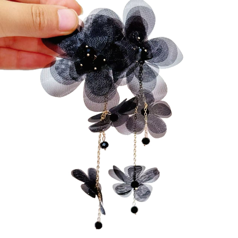 Ръчно изработени тъкани цветя обеци с кристални акценти, форма цвете/лист/геометрия, лято 2025