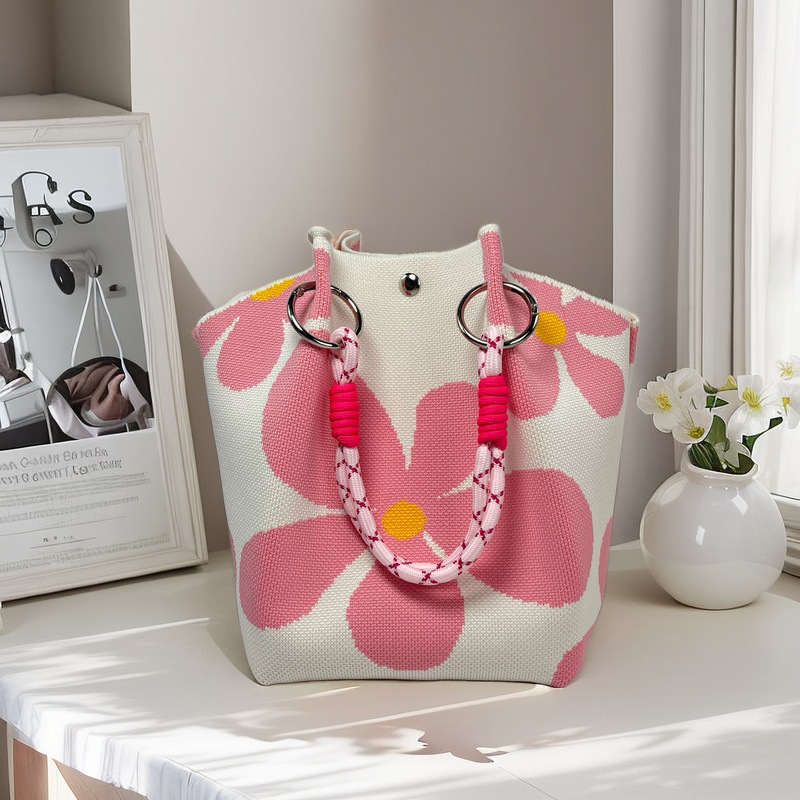 Moteriška megzta ovali cilindrinė rankinė bucket (Poliesteris; cilindrinė forma; magnetinis užsegimas; pamušalas poliesteris)