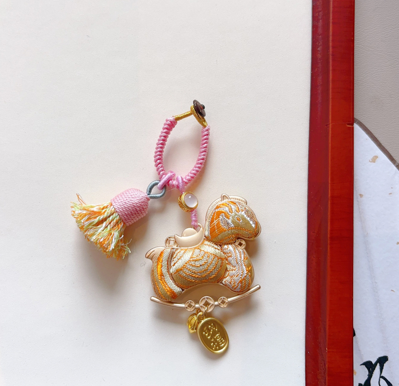 Póni medál autóhoz és táskákhoz, kézzel készített textil, kétoldalas, kínai stílus, irodalmi retro