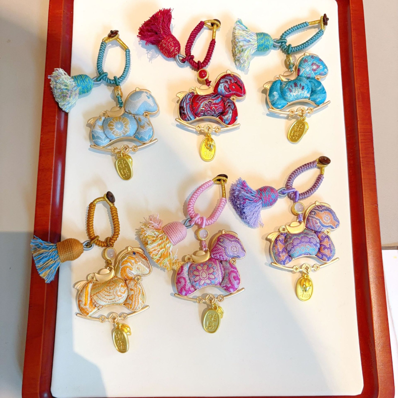 Póni medál autóhoz és táskákhoz, kézzel készített textil, kétoldalas, kínai stílus, irodalmi retro