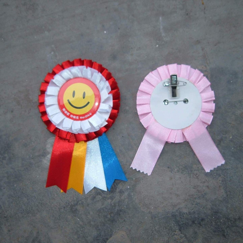 Szalagkoszorú jelvény, tinplate anyagból, kézzel készített, esküvőre, üzleti ajándék