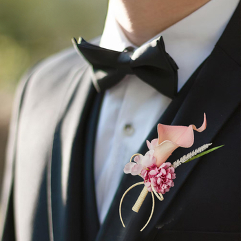 Férfi gallérvirág selyem virágból – Calla liliom, félig kézzel készített, alkalmas esküvőkre, táncra és ünnepekre