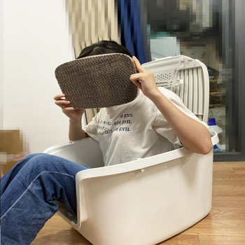 Пълно затворена котешка тоалетна с горно влизане; против разпръскване, против миризма, без протичане; PVC конструкция