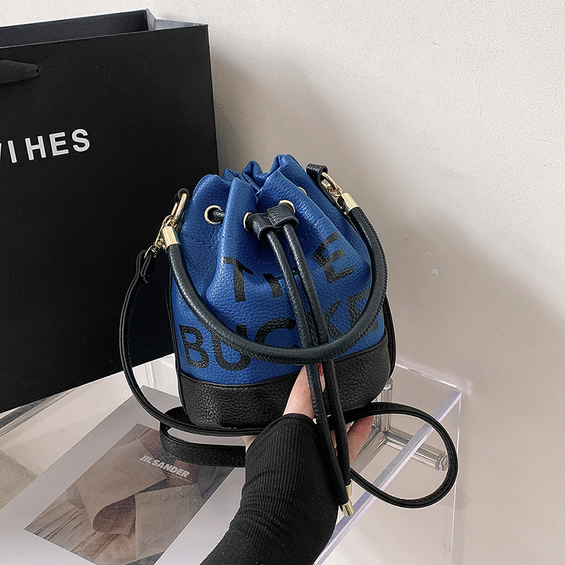 Patchwork drawstring bucket táska - PU anyag, vödör alak, szalaggal nyitható, egy vállpánt