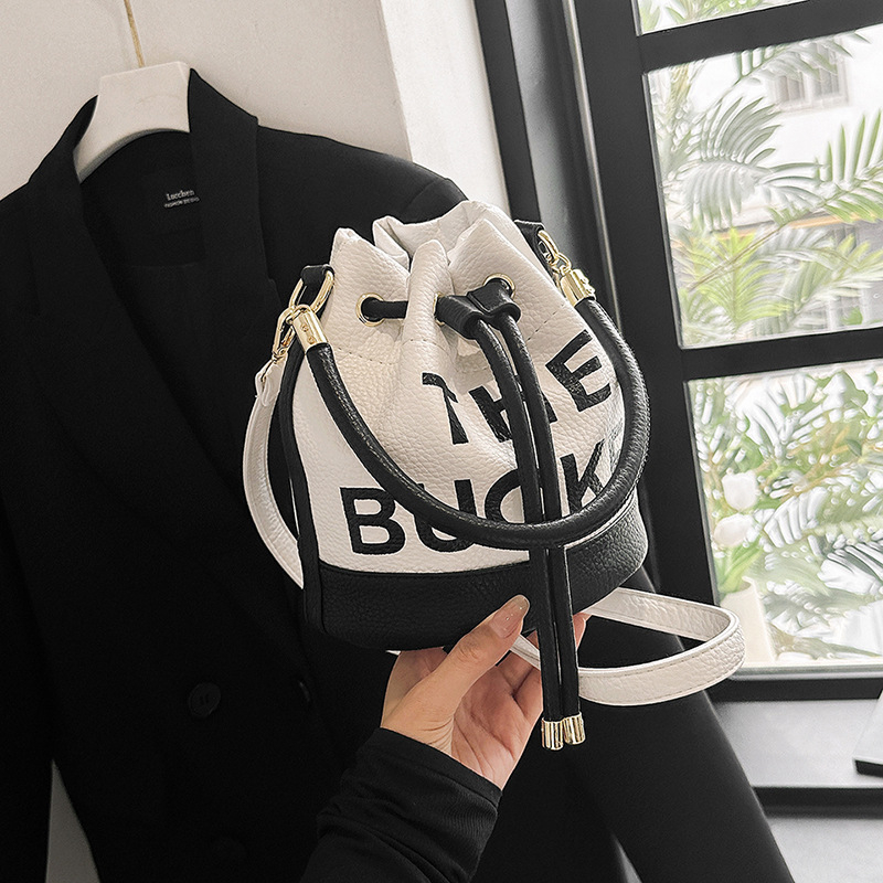 Patchwork drawstring bucket táska - PU anyag, vödör alak, szalaggal nyitható, egy vállpánt