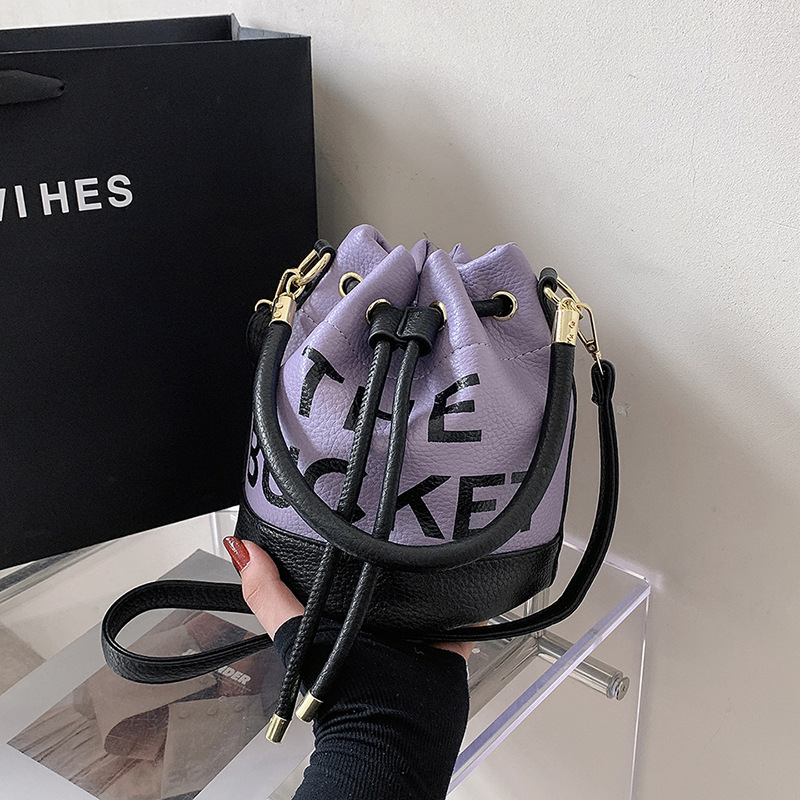 Patchwork drawstring bucket táska - PU anyag, vödör alak, szalaggal nyitható, egy vállpánt